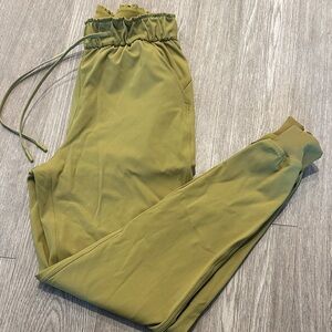 Lululemon Women's Jogger Pants Size 2 NWOT